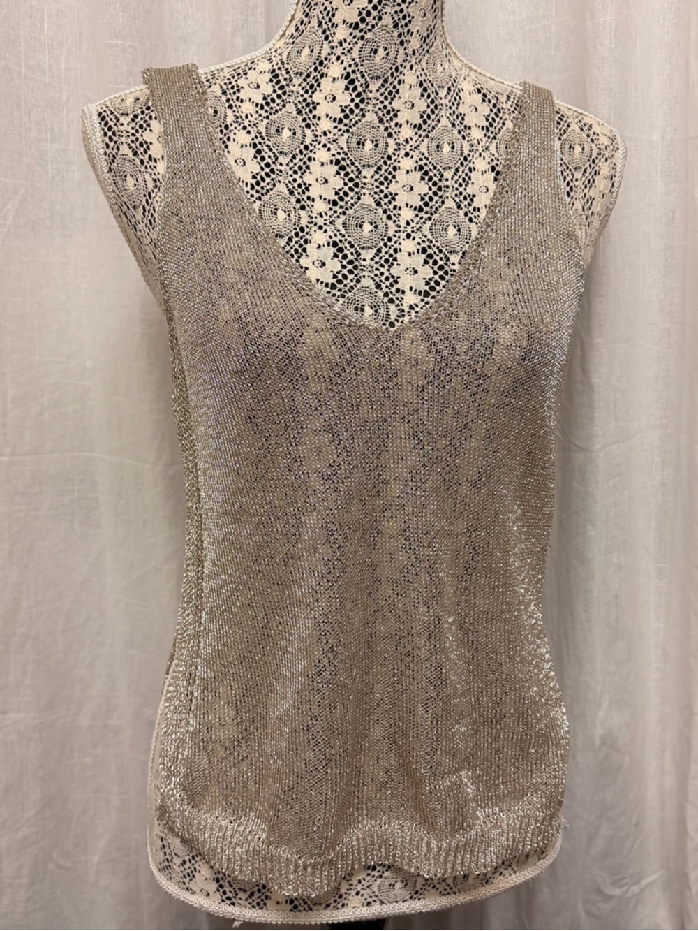 3/$30 🌺 F21 Metallic Tank